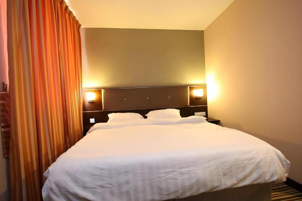 1 City Hotel Kota Kinabalu Kültér fotó