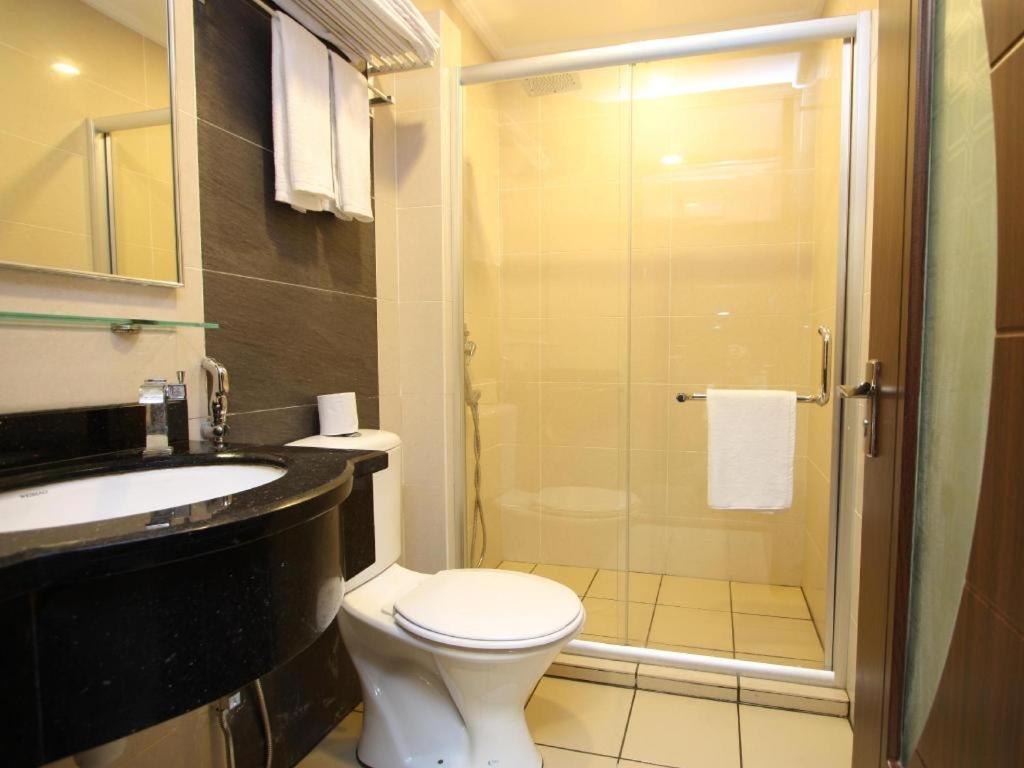 1 City Hotel Kota Kinabalu Kültér fotó