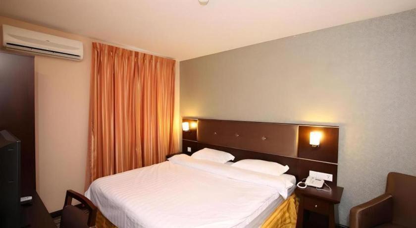 1 City Hotel Kota Kinabalu Kültér fotó